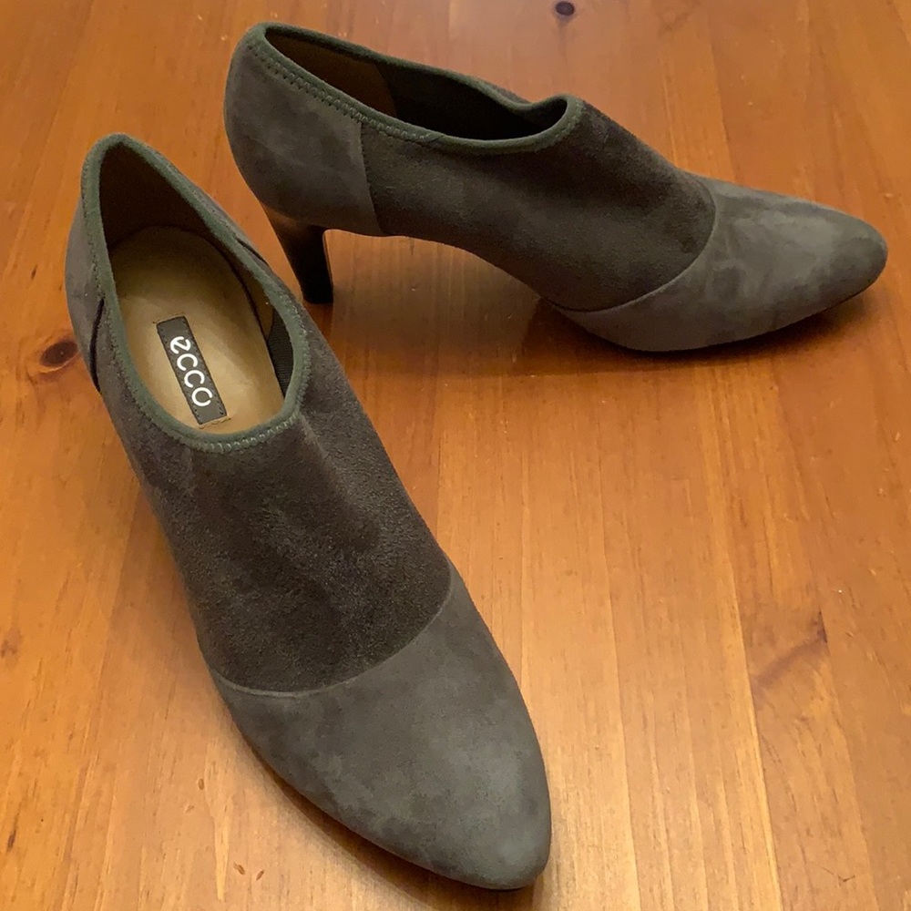Ecco grey leather suede and stretch suede heels